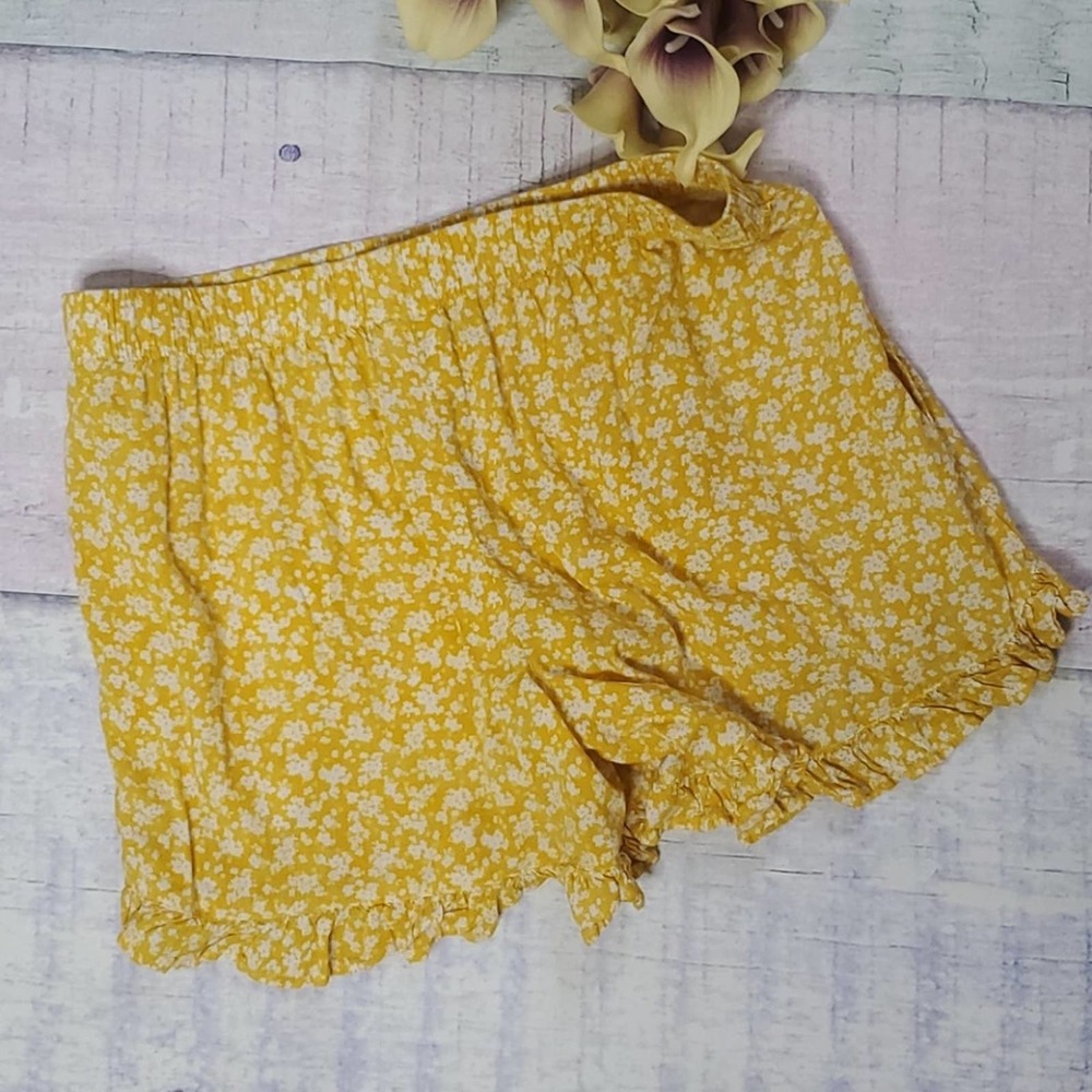 Ivy Jane Floral Ruffle Hem Shorts - Picture 5 of 7